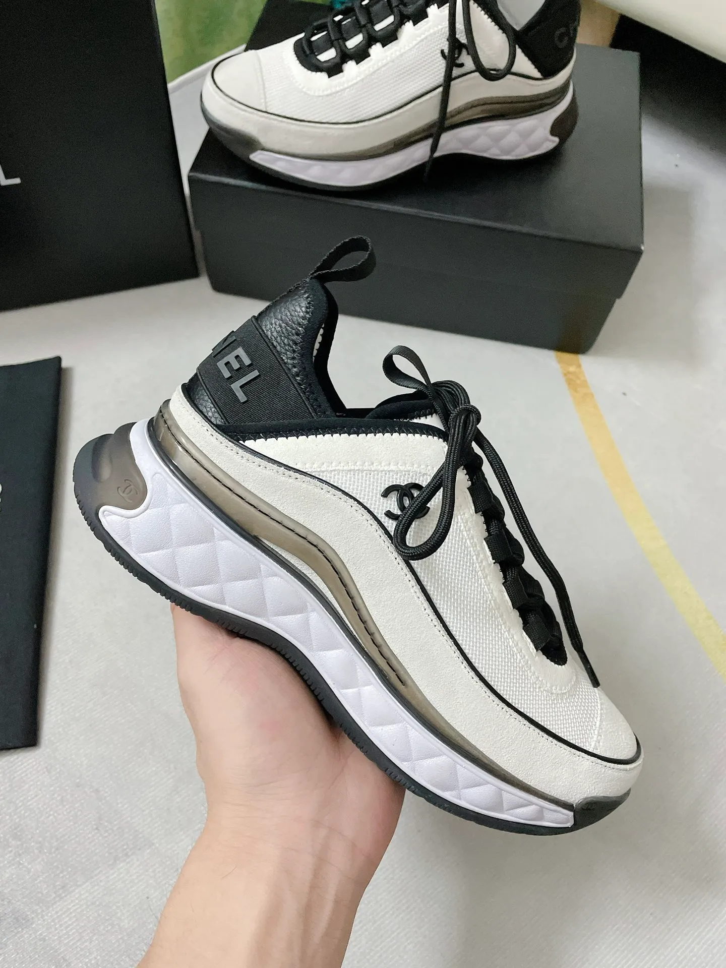 ✨Ex-factory price p480✨ Women's shoes, women's clothing, women's shoes, women's clothing Sizes: 35-45 in stock, welcome to see the board, tasting details. Chanel Chanel Couple Style Xiaoxiang Casual Sports Shoes Dad Shoes Couple Style Counter original version 1:1, each color is accurately matched and internally marked. Black and gold logo. Fabric: Silk cowhide/Imported sheep tendon Outsole: T✨Ex-factory price pU outsole/Transparent crystal outsole Comes with flip-top magnet box, complete packaging